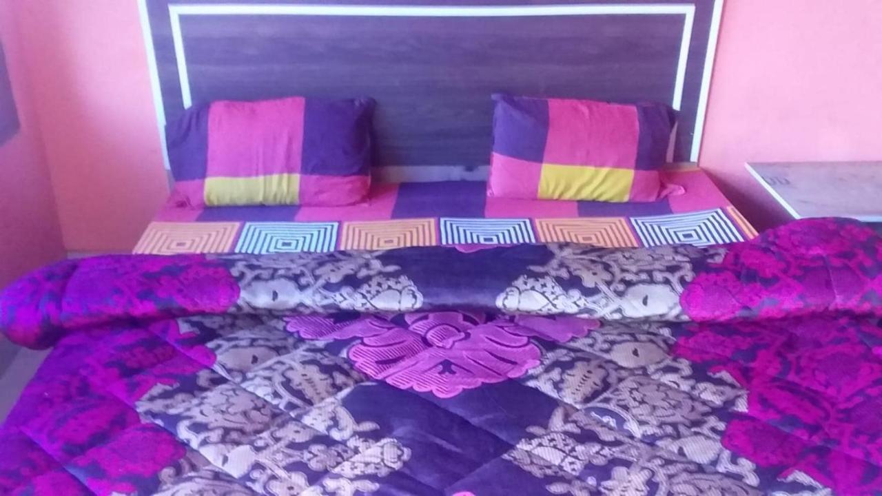 Spot On Sharma'S Kitchen & Home Stay Bajaura Kültér fotó