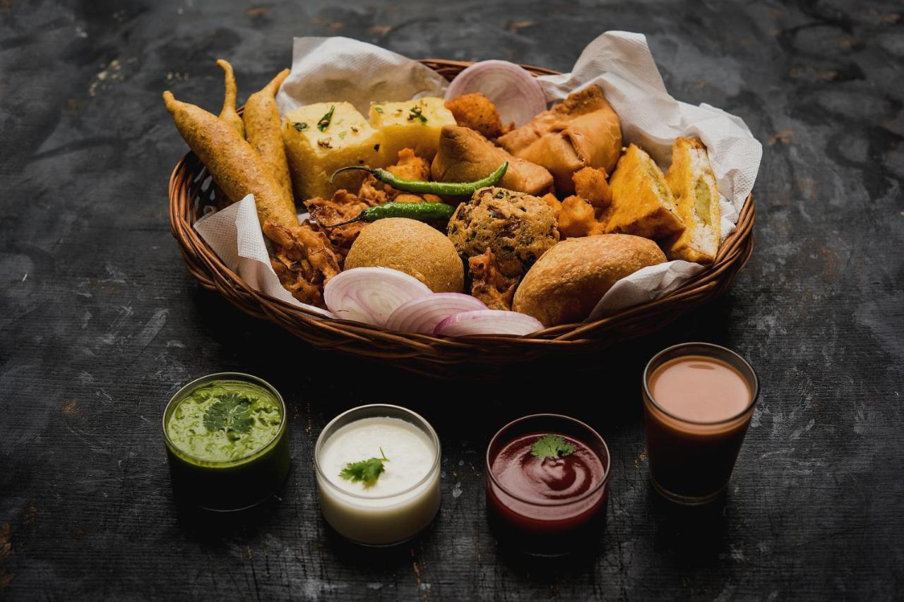 Spot On Sharma'S Kitchen & Home Stay Bajaura Kültér fotó